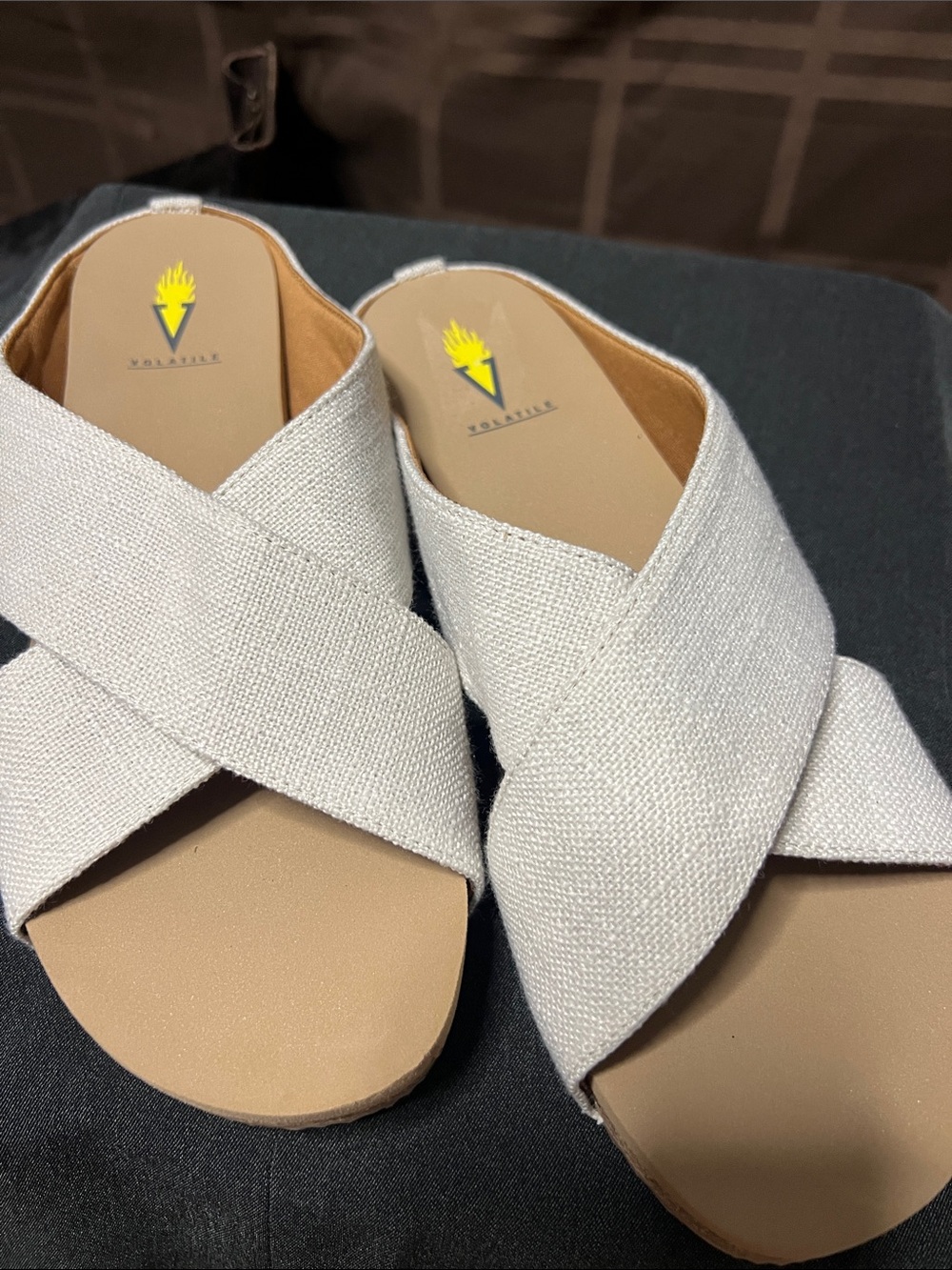 VOLATILE Ablette White Linen Crisscross Slide Sandals Size 
US 9